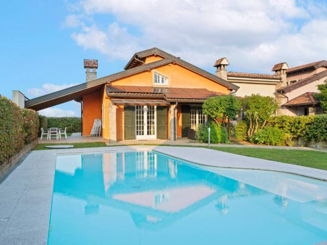 Villa Indipendente in vendita a San Martino della Battaglia, Desenzano Del Garda