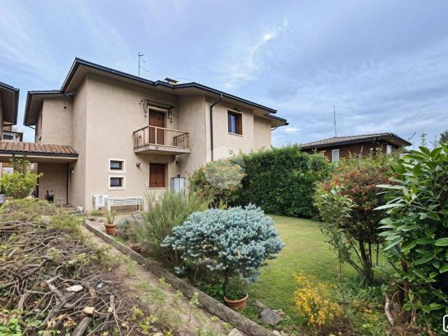 Villa Schiera in vendita a Desenzano Del Garda, Brescia