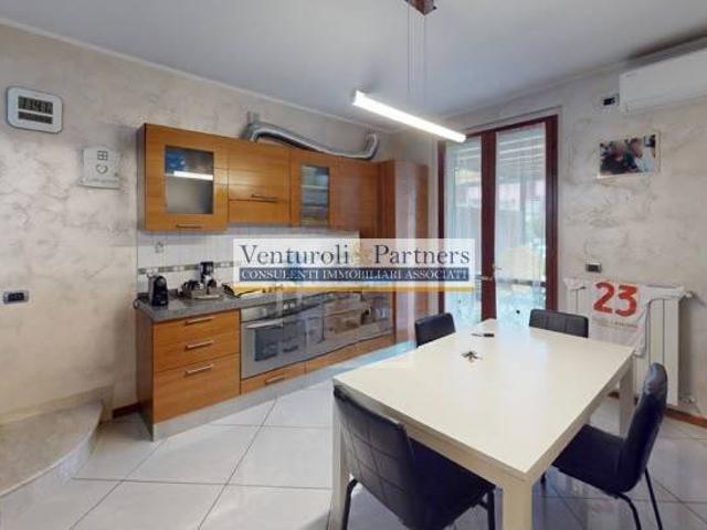 Villa Schiera in vendita a Rivoltella del Garda, Desenzano Del Garda