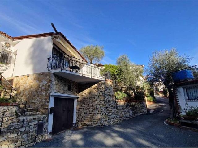 Villa Schiera in vendita a Diano Marina, Liguria