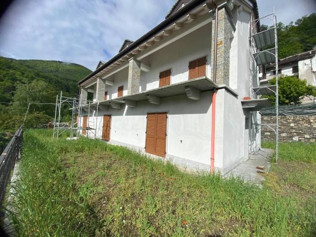 Villa Schiera in vendita a Mocogna, Piemonte