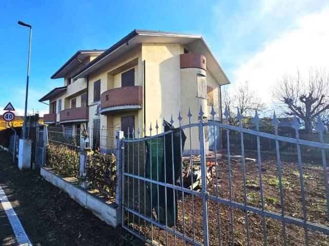 Villa Schiera in vendita a Dosolo, Lombardia