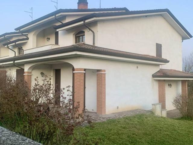 Villa Schiera in vendita a Dosolo, Lombardia