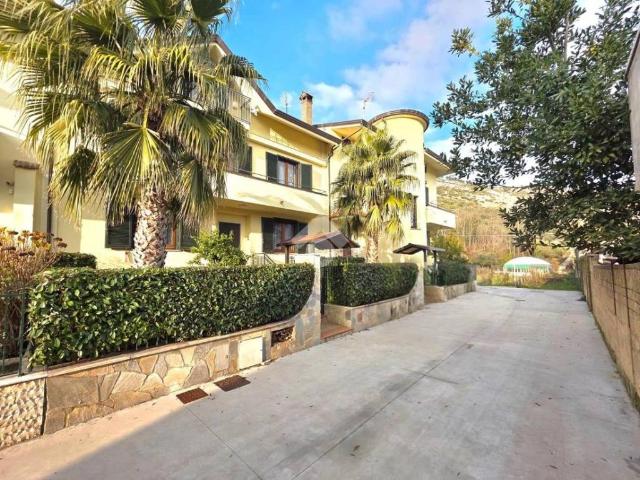 Villa Schiera in vendita a Durazzano, Campania