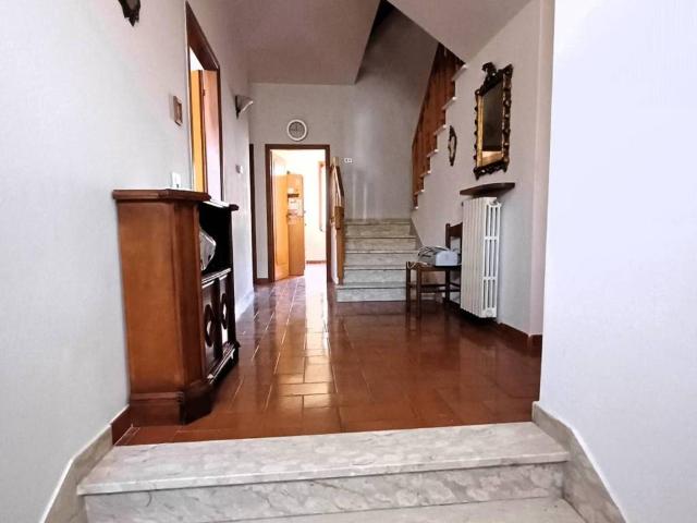 Villa Schiera in vendita a Unione dei Comuni Circondario dell'Empolese Valdelsa, Empoli