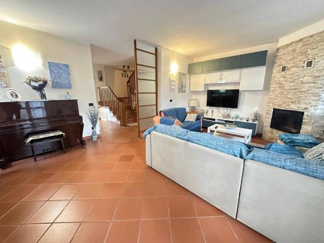 Villa Schiera in vendita a Unione dei Comuni Circondario dell'Empolese Valdelsa, Empoli