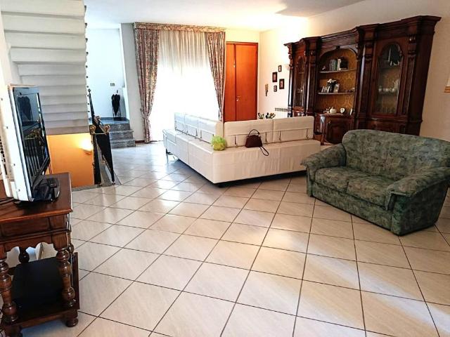 Villa Schiera in vendita a Avane, Empoli