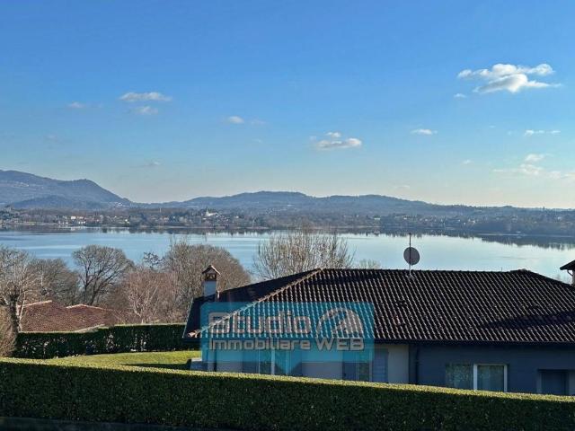 Villa Schiera in vendita a Eupilio, Lombardia
