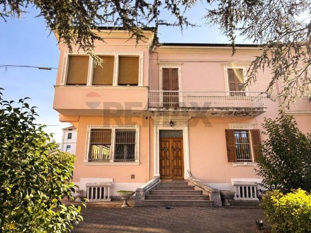 Villa Schiera in vendita a Spina, Marche