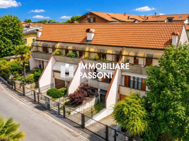 Villa Schiera in vendita a Bergoro, Fagnano Olona