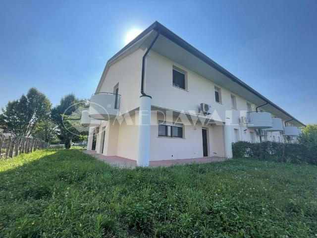 Villa Schiera in vendita a Fanna, Friuli-Venezia Giulia