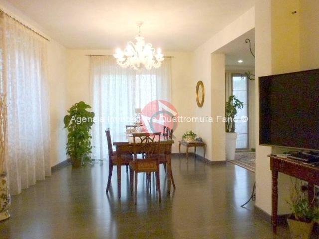 Villa Schiera in vendita a Centro storico, Marche