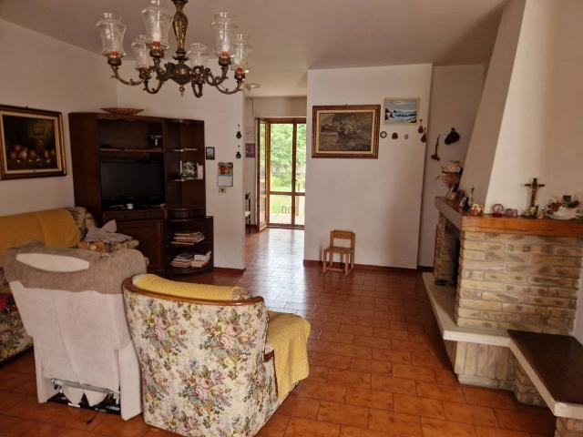 Villa Schiera in vendita a La Colonna, Marche