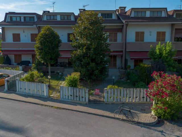 Villa Schiera in vendita a Trave, Marche