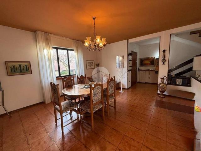 Villa Schiera in vendita a San Lazzaro, Marche