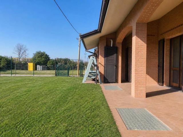 Villa Schiera in vendita a Badalasco, Fara Gera d'Adda