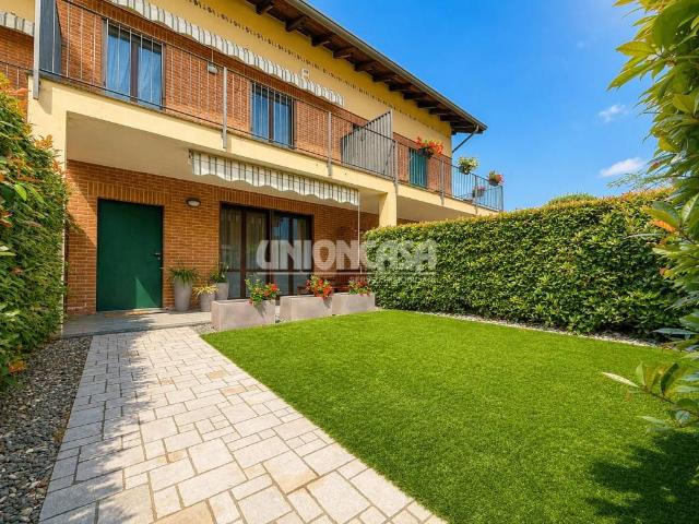 Villa Schiera in vendita a Fenegrò, Lombardia