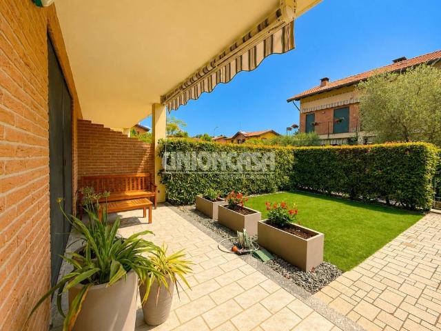Villa Schiera in vendita a Fenegrò, Lombardia