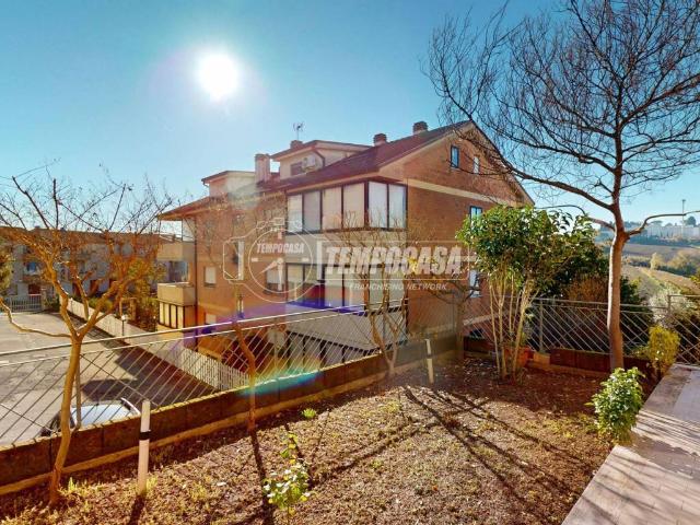 Villa Schiera in vendita a Santa Petronilla, Marche