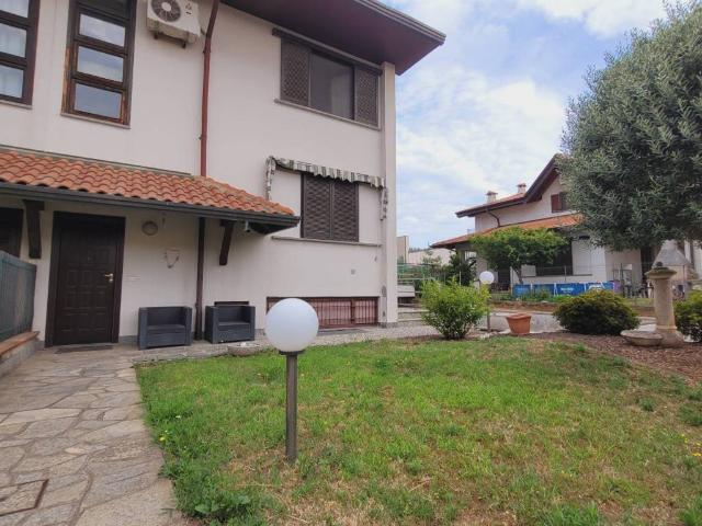Villa Schiera in vendita a Ferno, Lombardia