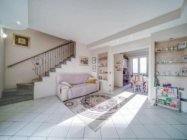 Villa Schiera in vendita a Ferno, Lombardia