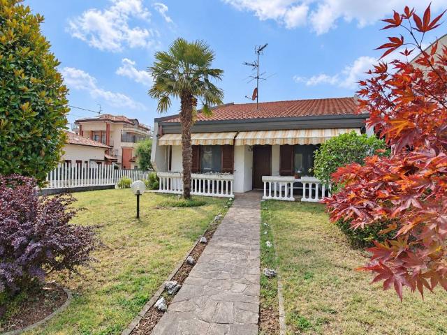 Villa Schiera in vendita a Ferno, Varese