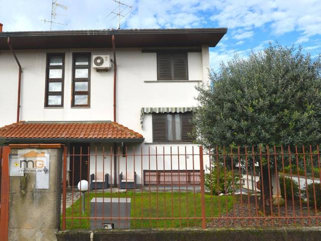 Villa Schiera in vendita a Ferno, Lombardia