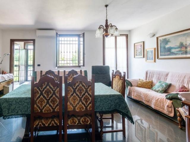 Villa Schiera in vendita a Ferrara, Reggio Emilia