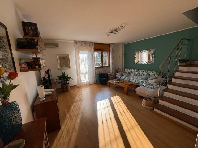 Villa Schiera in vendita a Ferrara, Reggio Emilia