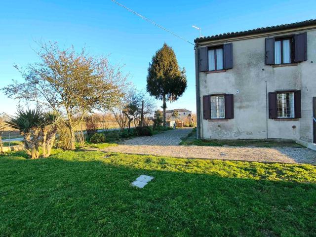 Villa Indipendente in vendita a Ferrara, Reggio Emilia