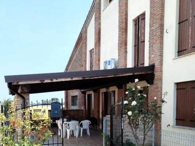 Villa Indipendente in vendita a Ferrara, Reggio Emilia