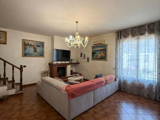 Villa Schiera in vendita a Unione Comuni Modenesi Area Nord, Finale Emilia