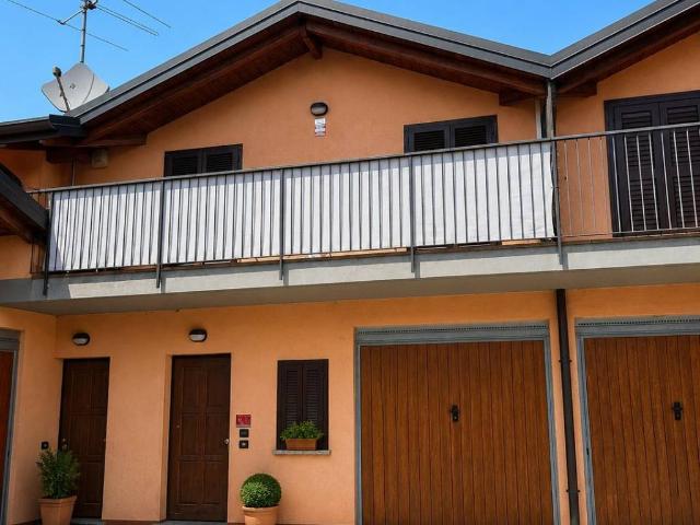 Villa Schiera in vendita a Fino Mornasco, Lombardia