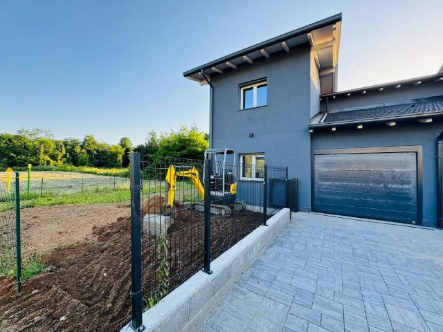 Villa Schiera in vendita a Firenzuola, Fino Mornasco
