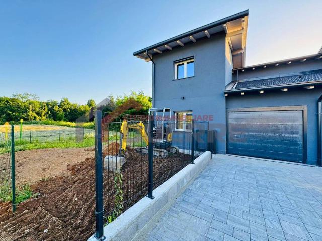 Villa Schiera in vendita a Firenzuola, Fino Mornasco