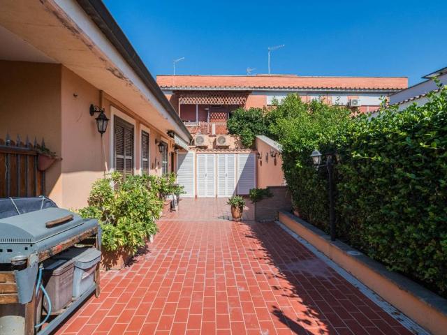 Villa Schiera in vendita a Passoscuro, Fiumicino