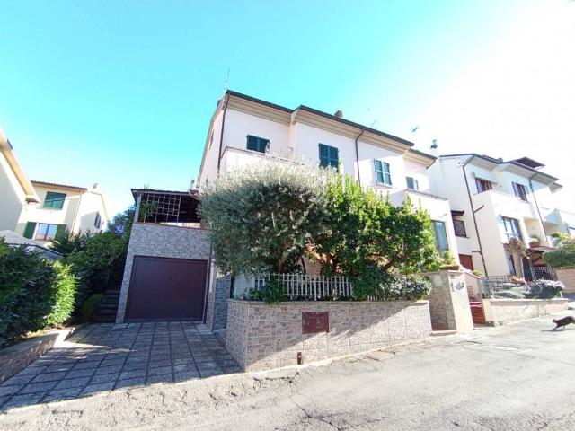 Villa Schiera in vendita a Foiano Della Chiana, Toscana