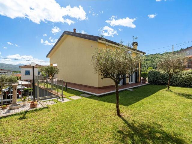 Villa Schiera in vendita a Follo, Liguria