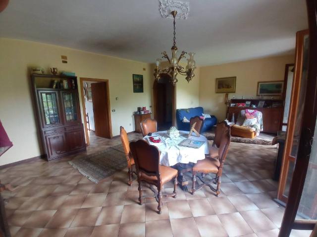 Villa Schiera in vendita a Follo, Liguria