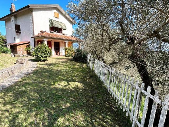 Villa Schiera in vendita a Piano di Follo, Follo