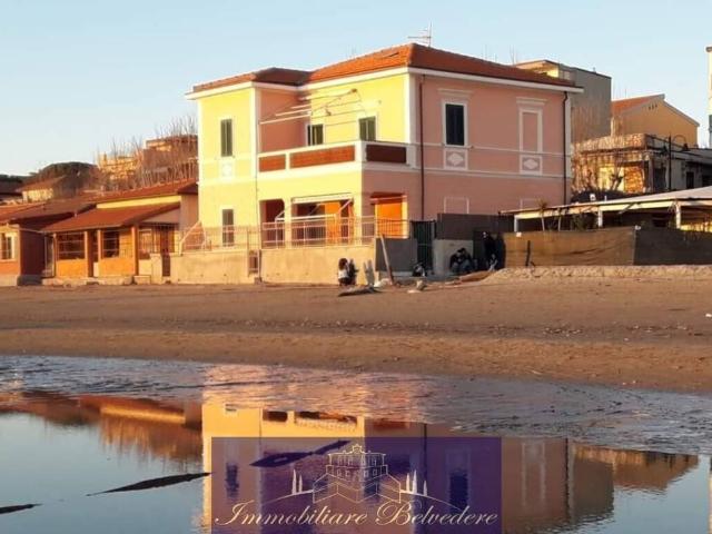 Villa Schiera in vendita a Follonica, Toscana