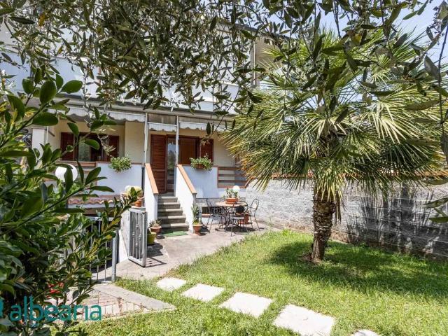 Villa Schiera in vendita a Follonica, Toscana