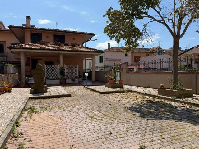 Villa Schiera in vendita a Follonica, Toscana