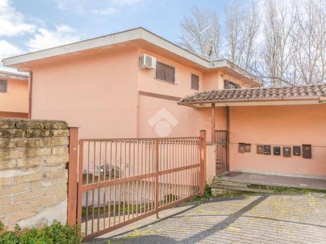 Villa Schiera in vendita a Santa Lucia, Roma Capitale