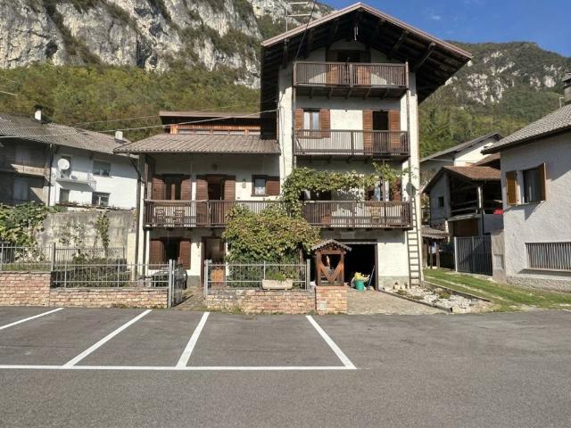 Villa Schiera in vendita a Frassené, Fonzaso