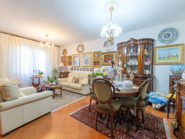 Villa Schiera in vendita a Unione di Comuni della Romagna Forlivese, Quattro