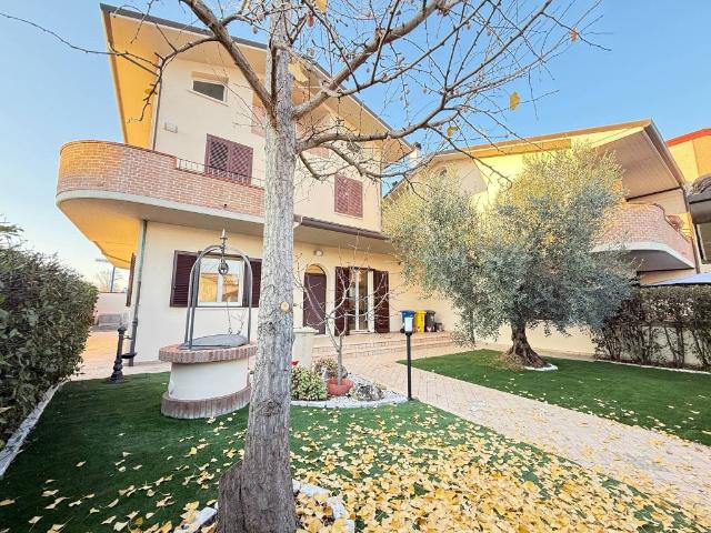 Villa Schiera in vendita a Unione di Comuni della Romagna Forlivese, Quattro
