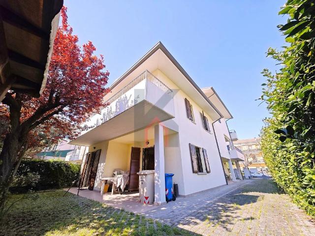 Villa Schiera in vendita a Unione di Comuni della Romagna Forlivese, Quattro