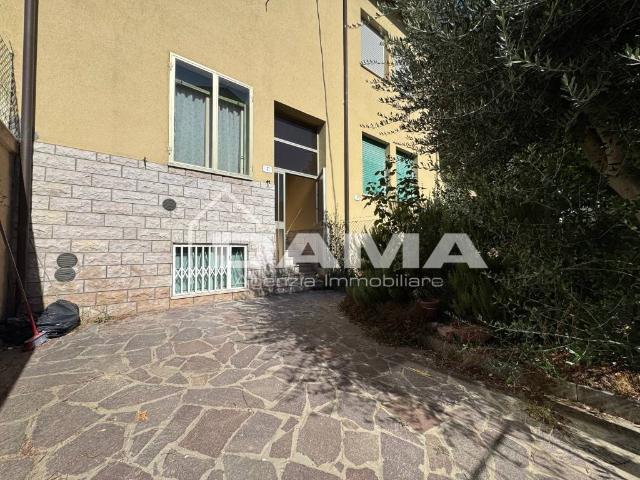 Villa Schiera in vendita a Ravaldino, Forlì