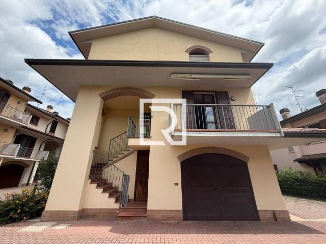 Villa Schiera in vendita a Unione di Comuni della Romagna Forlivese, Quattro